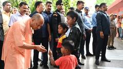 जनता दरबार में अनोखे अंदाज में दिखे सीएम योगी, छोटे बच्चों को किया लाड़ दुलार, खिलाई चॉकलेट