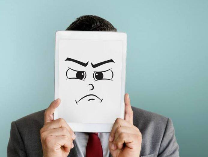 ਜਦੋਂ ਅਸੀਂ ਗੁੱਸੇ ਹੁੰਦੇ ਹਾਂ, ਸਾਡਾ ਸਰੀਰ ਤਣਾਅ ਦੀ ਸਥਿਤੀ ਵਿੱਚ ਚਲਾ ਜਾਂਦਾ ਹੈ। ਹਾਰਮੋਨਲ ਬਦਲਾਅ, ਜਿਵੇਂ ਕਿ ਐਡਰੇਨਾਲੀਨ ਤੇ ਕੋਰਟੀਸੋਲ ਵਿੱਚ ਵਾਧਾ ਬਲੱਡ ਪ੍ਰੈਸ਼ਰ ਨੂੰ ਵਧਾ ਸਕਦਾ ਹੈ। ਇਸ ਕਾਰਨ ਦਿਲ ਦੀ ਧੜਕਣ ਵਧ ਸਕਦੀ ਹੈ। ਜੇ ਇਹ ਸਥਿਤੀ ਲੰਬੇ ਸਮੇਂ ਤੱਕ ਬਣੀ ਰਹਿੰਦੀ ਹੈ, ਤਾਂ ਇਹ ਦਿਲ 'ਤੇ ਵਾਧੂ ਦਬਾਅ ਪਾਉਂਦੀ ਹੈ, ਜਿਸ ਨਾਲ ਦਿਲ ਦੀ ਬਿਮਾਰੀ ਦਾ ਖ਼ਤਰਾ ਵਧ ਸਕਦਾ ਹੈ।