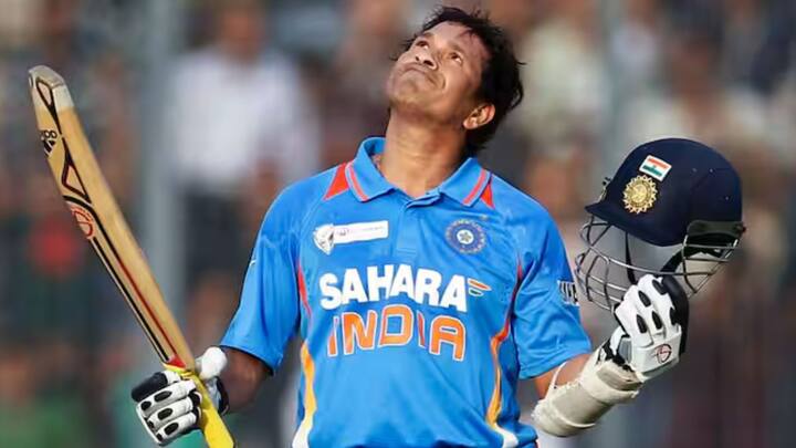 2. सचिन तेंदुलकर- 50.4 मिलियन फॉलोअर्स ‘क्रिकेट के भगवान’ माने जाने वाले सचिन तेंदुलकर भले ही रिटायर हो चुके हों, लेकिन उनकी लोकप्रियता अब भी कायम है. वो अपने पोस्ट्स में अक्सर मोटिवेशनल बातें, पुरानी यादें और सोशल वर्क से जुड़ी बातें शेयर करते हैं.