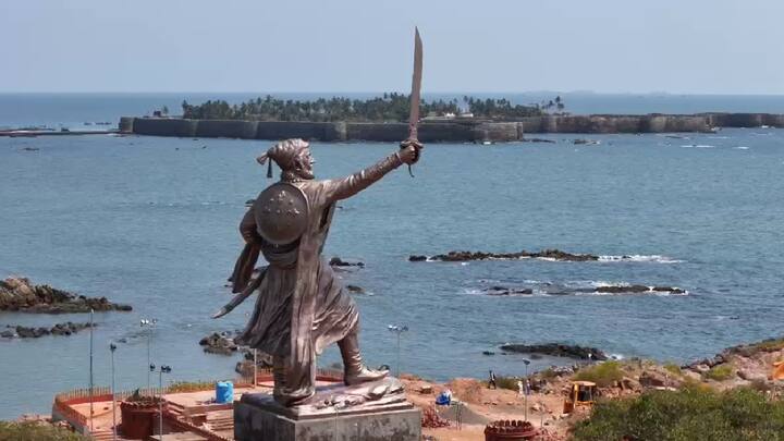 पुतळ्याच्या उभारणीत डुप्लेक्स स्टेनलेस स्टील आणि ब्रॉन्झ धातू वापरला जातोय. त्यामुळे हा पुतळा वर्षानुवर्षे टिकेल असं शिल्पकार अनिल सुतार यांनी सांगितलं आहे.