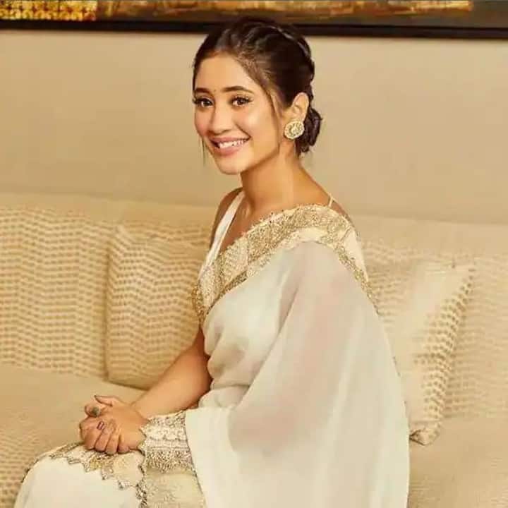 एक्ट्रेस ने आगे बताया कि इस त्योहार की उनकी सबसे अच्छी मेमोरी वो है जब उन्होंने 'ये रिश्ता क्या कहलाता है' के दिनों में अपनी मां के लिए सोने की चेन खरीदी थी.