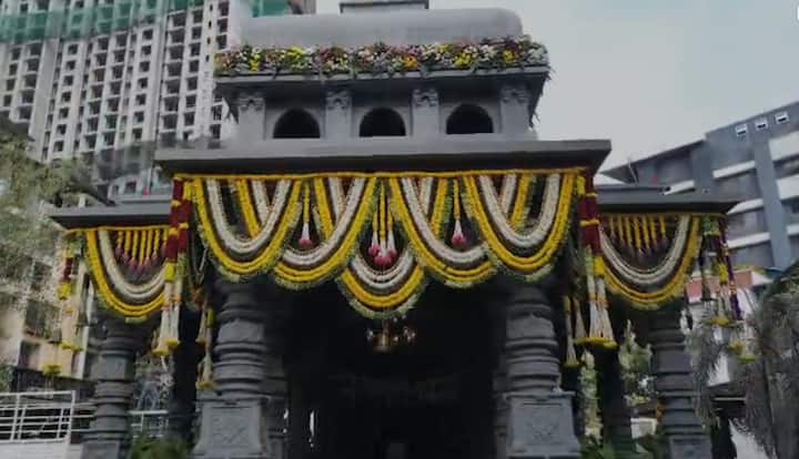 दरम्यान, मूर्तीची प्रतिष्ठापणा करत असताना मंदिराला सजावट करण्यात आली होती.