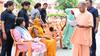 गोरखपुर में CM योगी का जनता दर्शन: फरियादी की सुनीं समस्या, महिला को घर लौटने के लिए करवाया इंतजाम