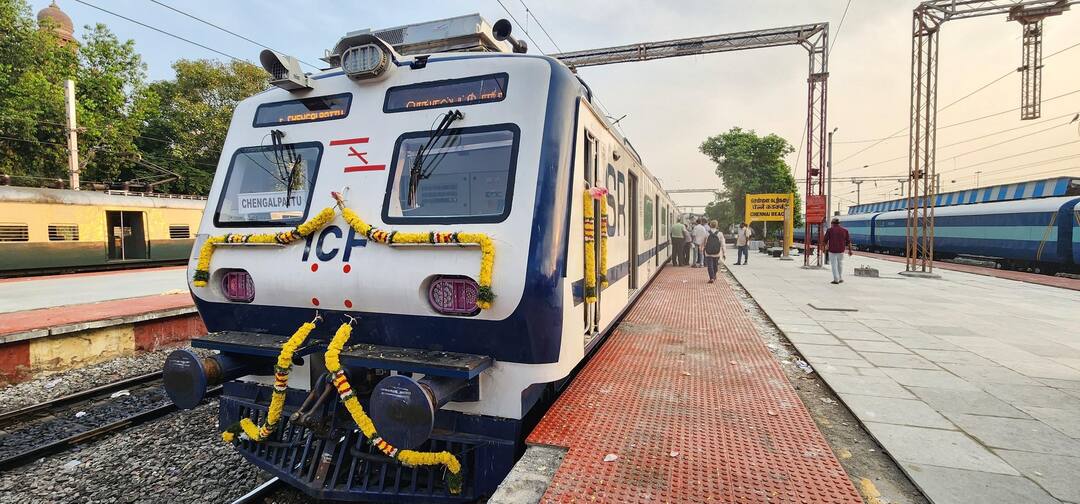AC EMU Train: உச்சத்தில் கோடை வெயில்! அதிகரிக்கப்பட்ட ஏசி ரயில் சேவை.. பயணிகள் நிம்மதி பெருமூச்சு