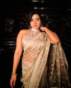 Ketika Sharma: రొమాంటిక్ హీరోయిన్ కేతిక... బ్యాక్ లెస్ బ్లౌజ్ వేసిందిగా