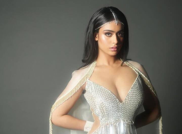 अजय देवगण आणि काजोलची मुलगी न्यासा देवगण सध्या बॉलिवूडपासून दूर आहे. दरम्यान, कधीकाळी तिला ट्रोल करणारे नेटकरीही आता न्यासाच्या लूकचे फॅन झाले आहेत. एवढंच काय तर, न्यालाच्या बॉलिवूड डेब्यूबाबत चर्चाही सुरू झाल्या आहेत.