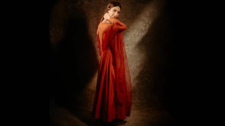 3. Red Anarkali Suit: The flowing red Anarkali suit adorned by Vaani Kapoor created a graceful vibe. The suit was paired with a sheer net dupatta that had delicate lace detailing around the borders. The rich hue amplified the actress's grace and elegance, making it a perfect fit for puja ceremonies. (Image Source: Instagram/@vaanikapoor)