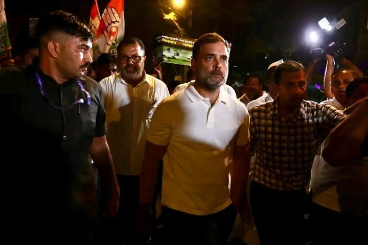 जम्मू आणि काश्मीरचे मुख्यमंत्री उमर अब्दुल्ला यांची सुद्धा त्यांनी भेट घेत चर्चा केली होती.