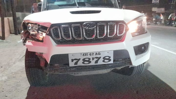 सर्पदंश झालेल्या महिलेला उपचारासाठी लवकर हॉस्पिटल मध्ये पोहचवण्याचा नादात हा सर्व प्रकार घडलाय. नीरा बारामती रस्त्यावर हा प्रकार घडला आहे.