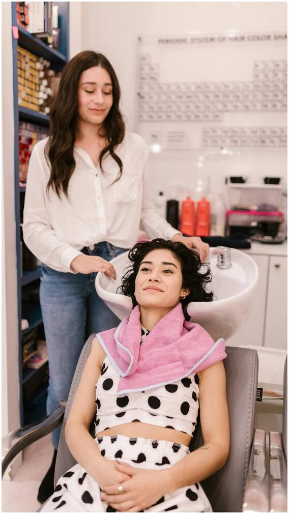 बालों पर रोज शैंपू करने के ये हैं नुकसान