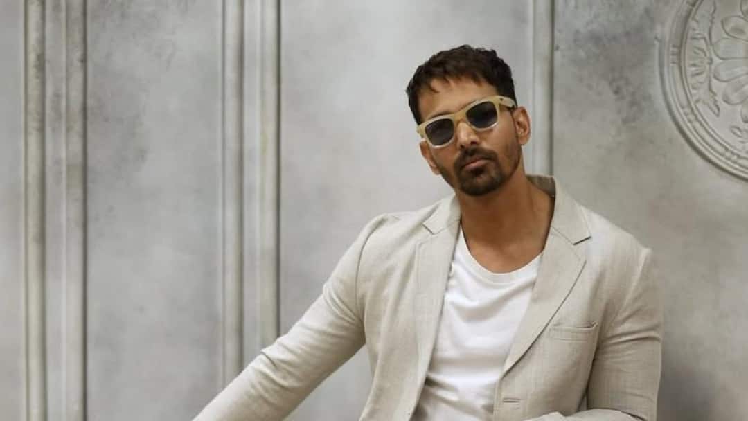 Harshvardhan Rane Upcoming Flim: जब गार्ड ने हर्षवर्धन राणे को फिल्म के सेट पर जाने से रोक दिया था, बोले- पार्किंग बाहर करो Harshvardhan Rane Upcoming Film Deewaniyat with Sonam Bajwa Harshvardhan Rane Upcoming Flim: जब गार्ड ने हर्षवर्धन राणे को फिल्म के सेट पर जाने से रोक दिया था, बोले- पार्किंग बाहर करो
