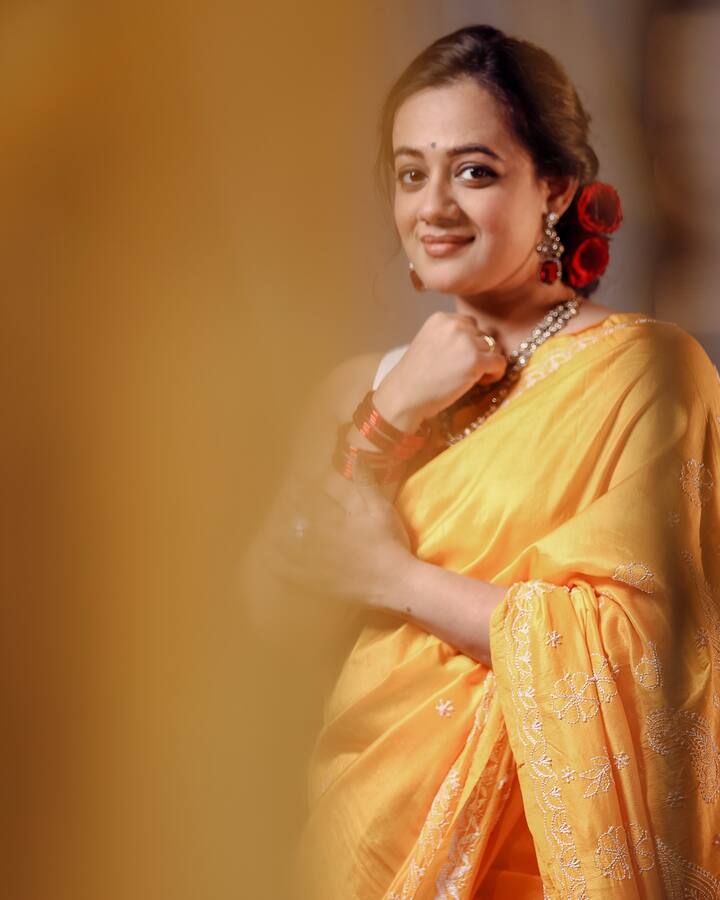 स्पृहानं छोट्या पडद्यावरील अनेक मालिकांमध्ये काम केलं आहे. अग्निहोत्र,आभाळमाया,उंच माझा झोका,एका लग्नाची दुसरी गोष्ट,एका लग्नाची तिसरी गोष्ट या मालिकांमधील स्पृहाच्या अभिनयाला प्रेक्षकांची पसंती मिळाली.