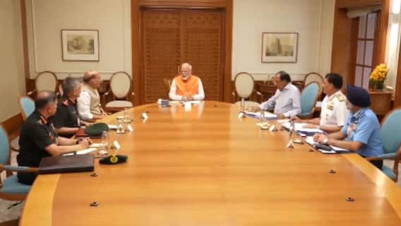 Pahalgam Terror Attack : इकडं राहुल गांधी म्हणाले, वेळ बर्बाद न करता मोदींनी निर्णय घ्यावा अन् तिकडं काही मोदींच्या घरी दुसरी उच्चस्तरीय बैठक; आजच्या दिवसातील 5 मोठे अपडेट्स