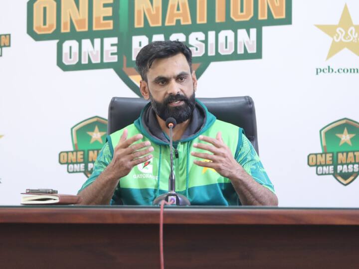 पाकिस्तान के लिए 392 अंतर्राष्ट्रीय मैच खेल चुके मोहम्मद हफीज ने पहलगाम हमले पर ट्वीट करते हुए लिखा था कि ये बहुत दुखद और दिल तोड़ने वाला है. उन्होंने इसके साथ पहलगाम टेररिस्ट अटैक का हैशटैग भी इस्तमाल किया था.