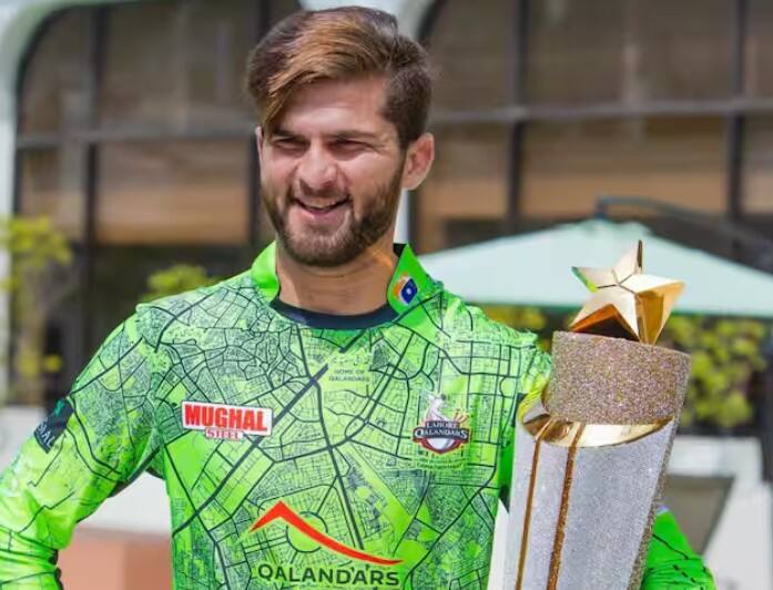 ਸ਼ਾਹੀਨ ਸ਼ਾਹ ਅਫਰੀਦੀ ਪੀਐਸਐਲ 2025 ਵਿੱਚ ਲਾਹੌਰ ਕਲੰਦਰਜ਼ ਟੀਮ ਦੇ ਕਪਤਾਨ ਹਨ, ਹੁਣ ਤੱਕ ਖੇਡੇ ਗਏ 6 ਮੈਚਾਂ ਵਿੱਚੋਂ ਉਨ੍ਹਾਂ ਦੀ ਟੀਮ ਨੇ 4 ਜਿੱਤੇ ਹਨ ਅਤੇ ਪੁਆਇੰਟ ਟੇਬਲ ਵਿੱਚ ਦੂਜੇ ਸਥਾਨ 'ਤੇ ਹੈ।