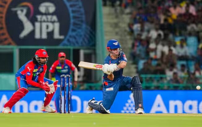 આ સાથે માર્શ IPLમાં સૌથી લાંબા સમયમાં 1000 રન પૂરા કરનાર બેટ્સમેન બન્યો હતો. અગાઉ આ રેકોર્ડ મોઇસેસ હેનરિક્સના નામે હતો. આ સિદ્ધિ હાંસલ કરવામાં તેમને 13 વર્ષ લાગ્યા હતા. જ્યારે રાહુલ તેવતિયાને 12 વર્ષ લાગ્યા હતા. માર્શ આ સીઝનમાં શાનદાર ફોર્મમાં છે. તેણે આ સીઝનમાં 9 મેચ રમી છે. આ સમયગાળા દરમિયાન માર્શે 42 ની સરેરાશ અને 158.83ના સ્ટ્રાઇક રેટથી 378 રન બનાવ્યા છે. માર્શે આ સીઝનમાં અત્યાર સુધીમાં ચાર અડધી સદી ફટકારી છે. માર્શે IPLમાં કુલ 51 મેચમાં 1043 રન બનાવ્યા છે.