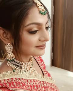 वायरल गर्ल मोनालिसा की खूबसूरत के आगे फीकी पड़ी बॉलीवुड हसीनाएं, नए लुक से मचाया इंटरनेट पर तहलका