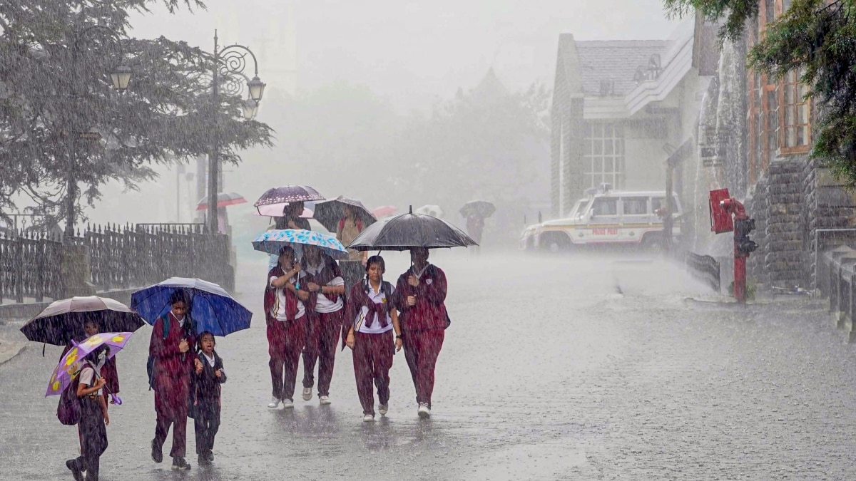 हिमाचल में बिगड़ा मौसम का मिजाज, शिमला में झमाझम बारिश, इन जिलों के लिए ऑरेंज अलर्ट जारी