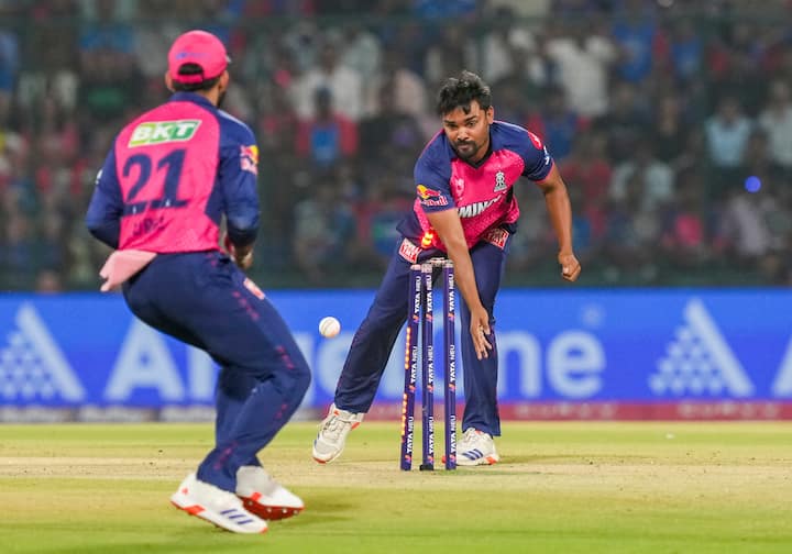 शर्मा ने गुजरात टाइटन्स के खिलाफ आरआर के मैच के दौरान एक उंगली फ्रैक्चर कायम किया।