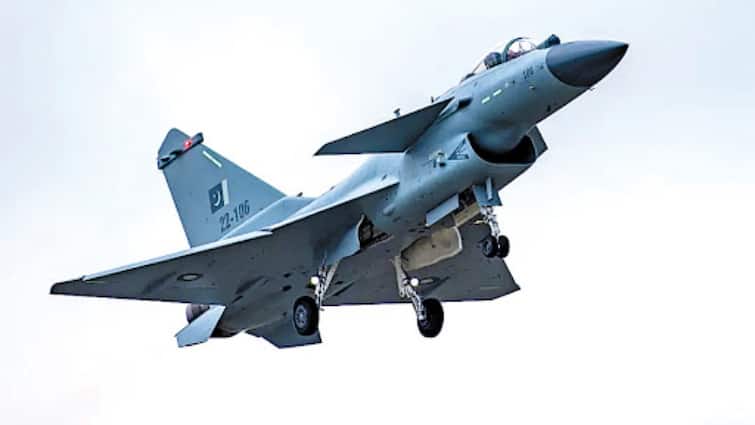 PAK installed jammers in the airspace and also deployed Dragon missile system Pahalgam terrorist attack भारत न कर दे एयरस्ट्राइक, घबराए PAK ने एयरस्पेस में लगाए जैमर, 'ड्रैगन' वाला मिसाइल सिस्टम भी कर दिया तैनात