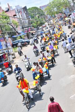 Viral News: నేనే పెద్ద కూలీని - కార్మికులతో కలిసి రిక్షా తొక్కిన మంత్రి రామానాయుడు