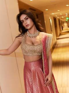 Pics: લાખોની ચણીયા-ચોળી પહેરીને પૉઝ આપતી દેખાઇ અજય દેવગનની દીકરી ન્યાસા, કિંમત હોશ ઉડાવશે...