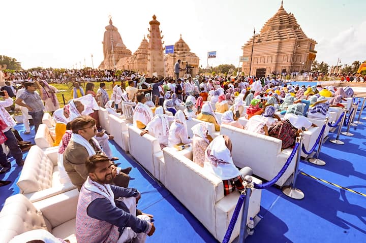 মন্দিরে চারটি প্রবেশদ্বার। পূর্বদিকে সিংহদ্বার, পশ্চিমদিকে ব্য়াঘ্রদ্বার, দক্ষিণদিকে অশ্বদ্বার, উত্তরদিতে হস্তিদ্বার। এতে বিমান গর্ভগৃহ, জগমোহন, নাটমন্দির, ভোজমণ্ডপ, গোপূরম এবং অন্য়ান্য় প্রয়োজনীয় মন্দির সবই তৈরি করা হয়েছে। চৈতন্য়দ্বারও তৈরি করা হয়েছে।