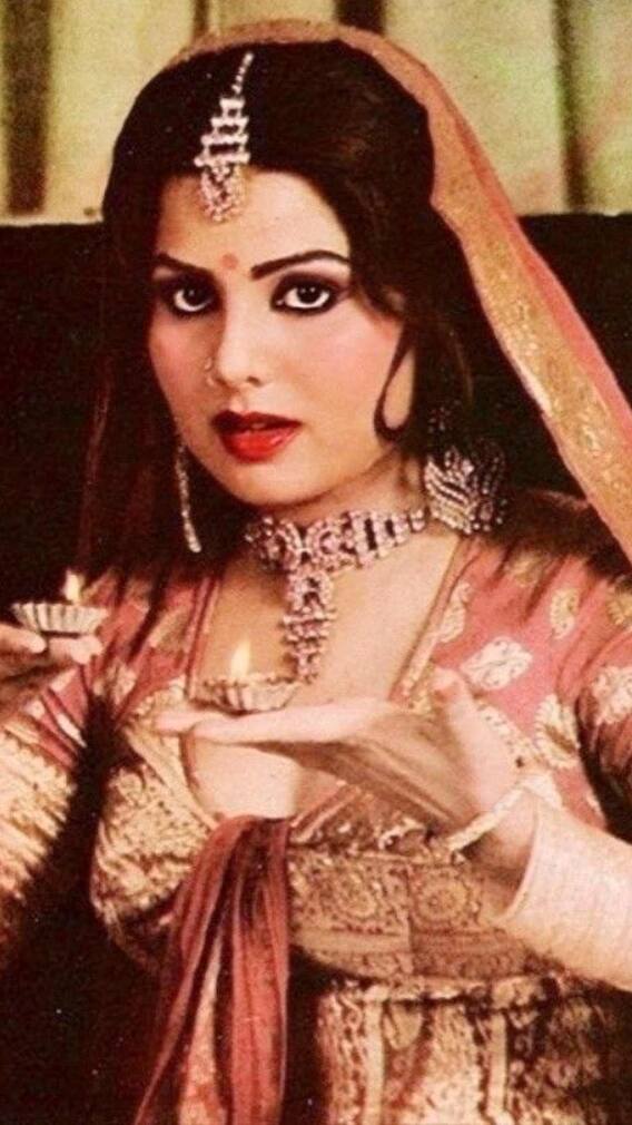 शोले के ठाकुर ने तोड़ा दिल तो मानसिल संतुलन खो बैठी ये हसीना