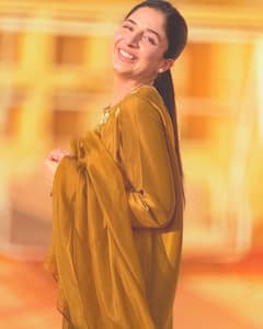 Pakistani Actress Mawra Hocane Blesses Fans' Feed With Gorgeous Sunkissed PICS