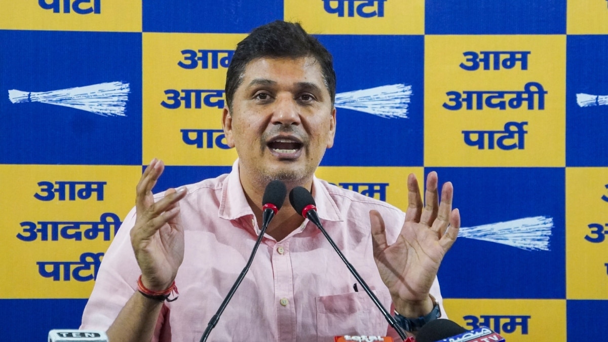 ‘PoK वापस लो’, AAP नेताओं ने बदला सोशल मीडिया प्रोफाइल, सौरभ भारद्वाज बोले- ‘इंदिरा गांधी को मौका मिला तो…’
