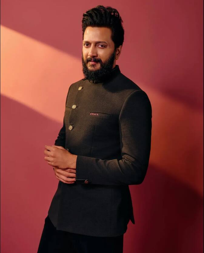 रितेश को रेड 2 के लिए 4 करोड़ मिले हैं. रिपोर्ट्स के मुताबिक रेड 2 पहले दिन 14-15 करोड़ का कलेक्शन कर लेगी. रिपोर्ट्स की माने तो रेड 2 वीकेंड तक ही अपना बजट निकाल लेगी.