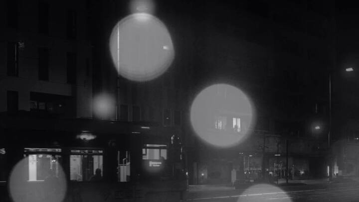 खबरों की मानें तो इस दौरान कुछ देर के लिए रेल नेटवर्क भी फेल हुआ था और दिल्ली एयरपोर्ट भी कुछ देर के लिए थम गया था. रिपोर्ट्स के अनुसार इस ब्रेकडाउन से 2.5 से 5 अरब तक का नुकसान हुआ था.