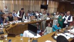 शिमला में आवारा कुत्तों पर मचा बवाल, नगर निगम में बीजेपी और कांग्रेस के पार्षदों का हंगामा