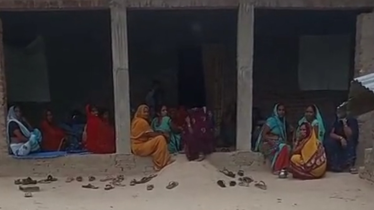 मुंबई से कमाकर लौटे बेटे ने लगाई फांसी, सदमें मे मां-बहन ने खाया जहर, तीन लोगों की मौत से हड़कंप