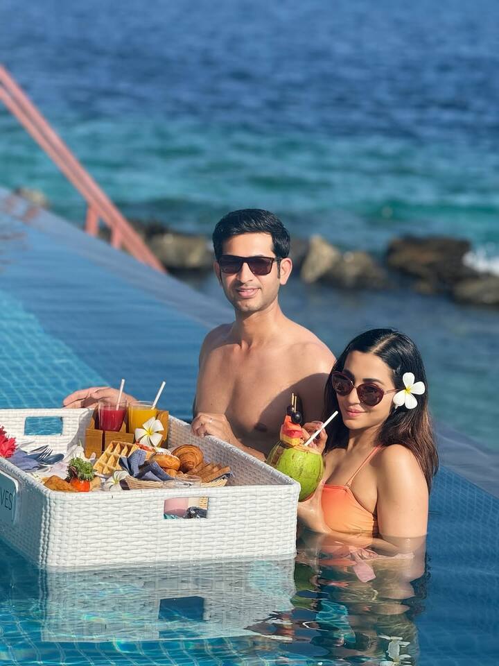 தற்போது ஆலம்பனா என்ற படத்தில் நடித்து முடித்துள்ளார். சினிமாவில் நடித்து கொண்டிருக்கும் போதே தொழிலதிபரான அஷ்ரித் அசோக்கை திருமணம் செய்து கொண்டார்.