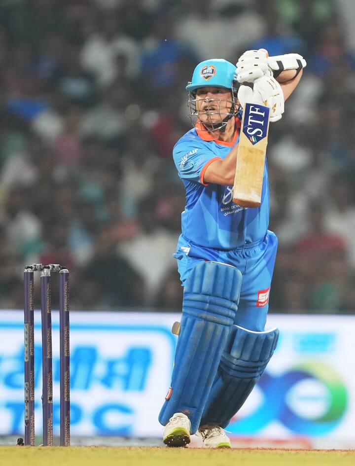 बात करें इस्टाग्राम फॉलोअर्स की तो कोहली के बाद क्रिकेट के भगवान कहे जाने वाले सचिन को सबसे ज्यादा लोग फॉलो करते हैं. सचिन के इंस्टाग्राम पर 50.6 मिलियन फॉलोअर्स हैं.