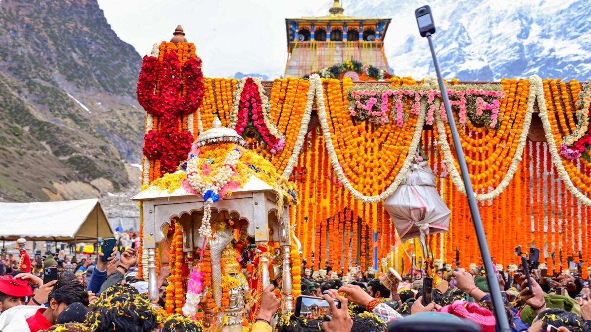 श्री बाबा केदारनाथ की पंचमुखी डोली केदारनाथ धाम पहुंची, कल से खुलेंगे मंदिर के कपाट