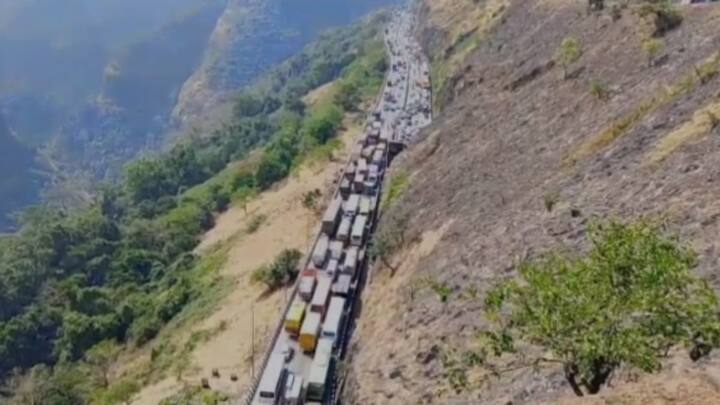 आज कामगार दिनाच्या सुट्टीमुळे शासकीय व निमशासकीय कार्यालये बंद आहेत, तसेच शाळांना उन्हाळी सुट्या सुरू झाल्याने नागरिकांनी पर्यटनस्थळी जाण्याचे नियोजन केले आहे.