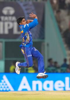 IPL 2025: MI VS RR मैच से पहले IPL से बाहर हो गया मुंबई का ये धाकड़ गेंदबाज, टीम ने अनाउंस किया रिप्लेसमेंट