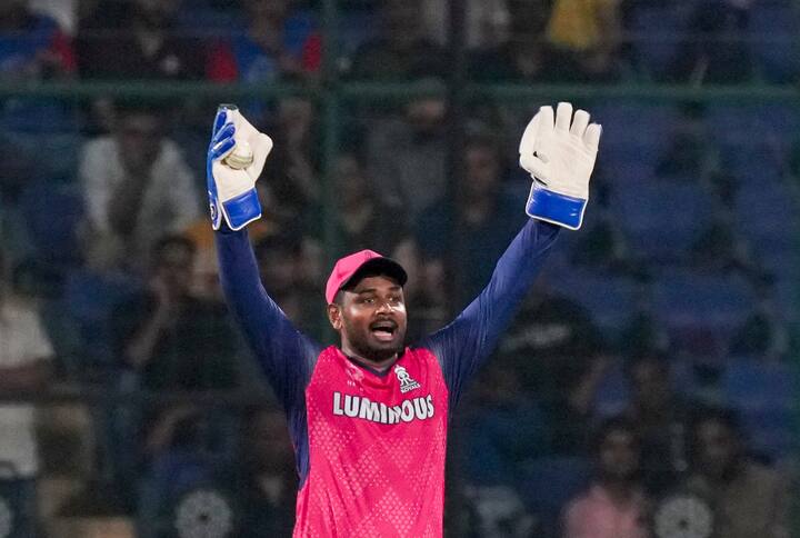 राजस्थान रॉयल्स के कप्तान सैमसन ने कई बार वीडियो में कहा कि ग्लव्स में डायमंड लगा हुआ है. यह तो पहली बार देख रहा हूं. इसके बाद कैमरा मुंबई इंडियंस के कप्तान पांड्या की तरफ गया तो वो हंसने लगे.