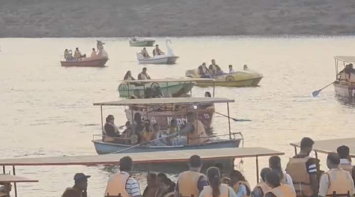 मुख्याधिकारी योगेश पाटील हे देखील स्वतः उभे राहून उन्हाळी सुट्टीच्या अनुषंगाने पर्यटकांना कोणतीही गैरसोय होऊ नये यासाठी विशेष काळजी घेत असल्याचं एकूणच पाहायला मिळत आहे.