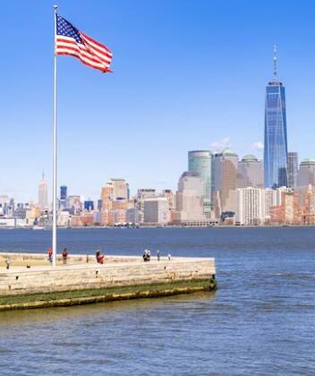 ਇਸੇ ਤਰ੍ਹਾਂ ਗ਼ੈਰ-ਕਾਨੂੰਨੀ ਪ੍ਰਵਾਸੀਆਂ ਨੂੰ ਦੇਸ਼ ਨਿਕਾਲਾ ਦੇਣ ਦੀ ਨੀਤੀ ਕਾਰਨ ਕਾਲੀਆਂ ਔਰਤਾਂ ਤੇ ਹਿਸਪੈਨਿਕ ਭਾਈਚਾਰੇ ਵਿੱਚ ਨਾਰਾਜ਼ਗੀ ਹੈ। ਹੁਣ ਔਰਤਾਂ ਵਿੱਚ ਟਰੰਪ ਦਾ ਸਮਰਥਨ 36% ਹੈ ਤੇ ਹਿਸਪੈਨਿਕ ਵੋਟਰਾਂ ਵਿੱਚ ਇਹ ਸਿਰਫ਼ 28% ਹੈ। ਟਰੰਪ ਦੀ ਪ੍ਰਸਿੱਧੀ 70 ਸਾਲਾਂ ਵਿੱਚ ਆਪਣੇ ਸਭ ਤੋਂ ਹੇਠਲੇ ਪੱਧਰ 'ਤੇ ਹੈ। ਸਿਆਸੀ ਮਾਹਿਰਾਂ ਦਾ ਕਹਿਣਾ ਹੈ ਕਿ ਜੇਕਰ ਅੱਜ ਚੋਣਾਂ ਹੋਣ ਤਾਂ ਟਰੰਪ ਹਾਰ ਸਕਦਾ ਹੈ।