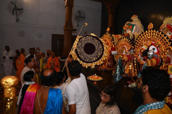 দিঘার পর্যটন মানচিত্রে এবার ভক্তিভাবের মিশেল। সকাল থেকেই উন্মাদনার ঢেউ আছড়ে পড়ে মন্দির চত্বরে। এরপরই হয় প্রাণপ্রতিষ্ঠা। সকালে যজ্ঞের পর বিগ্রহকে স্নান করিয়ে পরানো হয় সুনাবেশ।