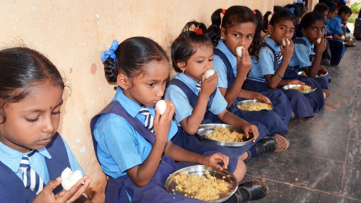 बिहार के स्कूलों में अब किसकी होगी MDM की जिम्मेदारी? ACS एस सिद्धार्थ ने लिया बड़ा फैसला