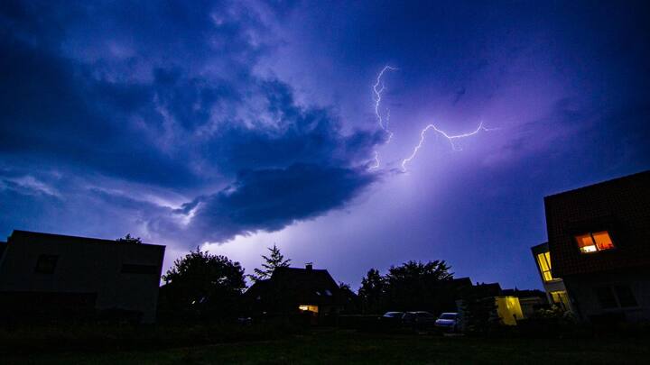 1971 में भारत और पाकिस्तान के युद्ध में कस्बों में रहने वाले लोगों को बचाने के लिए ब्लैकआउट किया गया था.