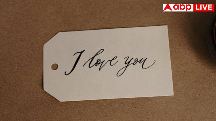 सिंध क्षेत्र की बात करें तो यहां कपल्स सिंधी भाषा में अपने दिल की बात कहते हैं. आमतौर पर सिंधी भाषा में 'मा तोखे पसंद कारयां' कहकर पार्टनर एक-दूसरे को अपनी पसंद के बारे में बताते हैं.