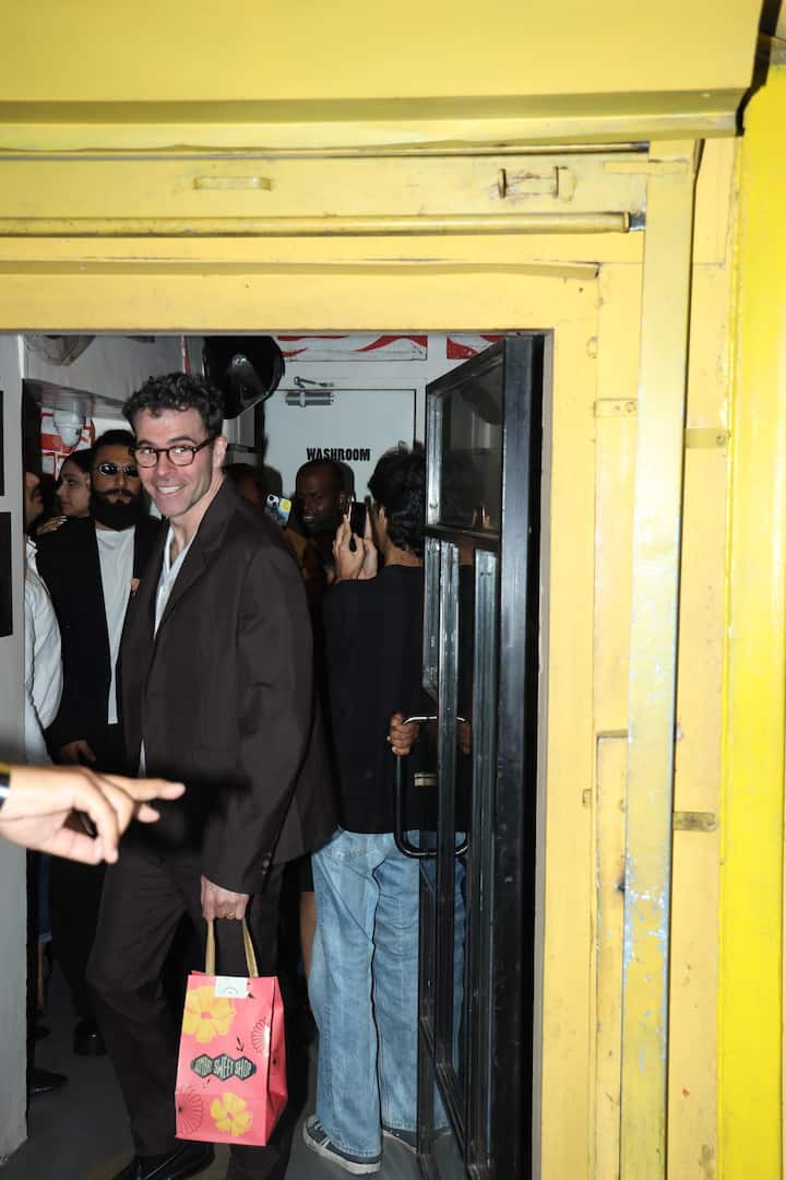 Deepika was seen in a white T-shirt, beige blazer, and blue denim jeans, while Ranveer wore a matching blazer and trousers with sunglasses and styled his hair in a top bun.