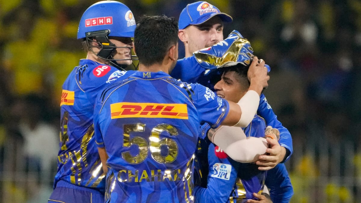 IPL 2025: MI VS RR मैच से पहले IPL से बाहर हो गया मुंबई का ये धाकड़ गेंदबाज, टीम ने अनाउंस किया रिप्लेसमेंट