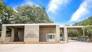 QS Executive MBA Ranking: दुनिया के टॉप-50 बिजनेस स्कूलों में IIM बैंगलोर को मिली जगह, 7 भारतीय संस्थानों ने बनाया रिकॉर्ड