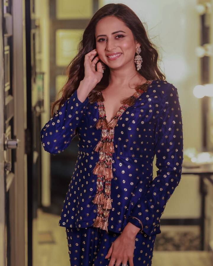 Styled by Mandeep Seeray, this look showcases Sargun's impeccable fashion sense—modern, bold, and rooted in tradition, proving once again why she remains a style icon in the industry.
